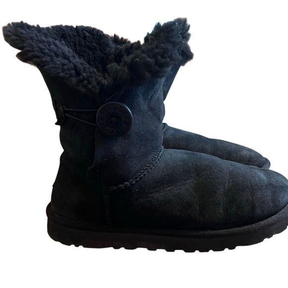 UGG WOMENS Bailey Button Short Boots Size 7 Black Sheepskin Suede Winter Warm - Picture 3 of 13